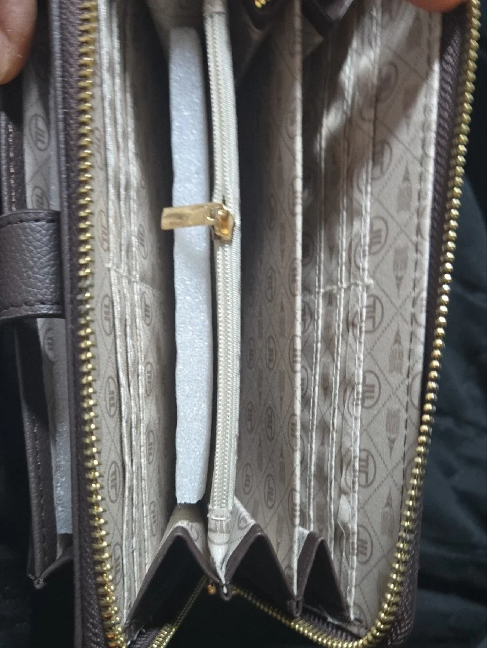 NEW London Fog Brown Pebbled Zip Wallet with Gold Hardware